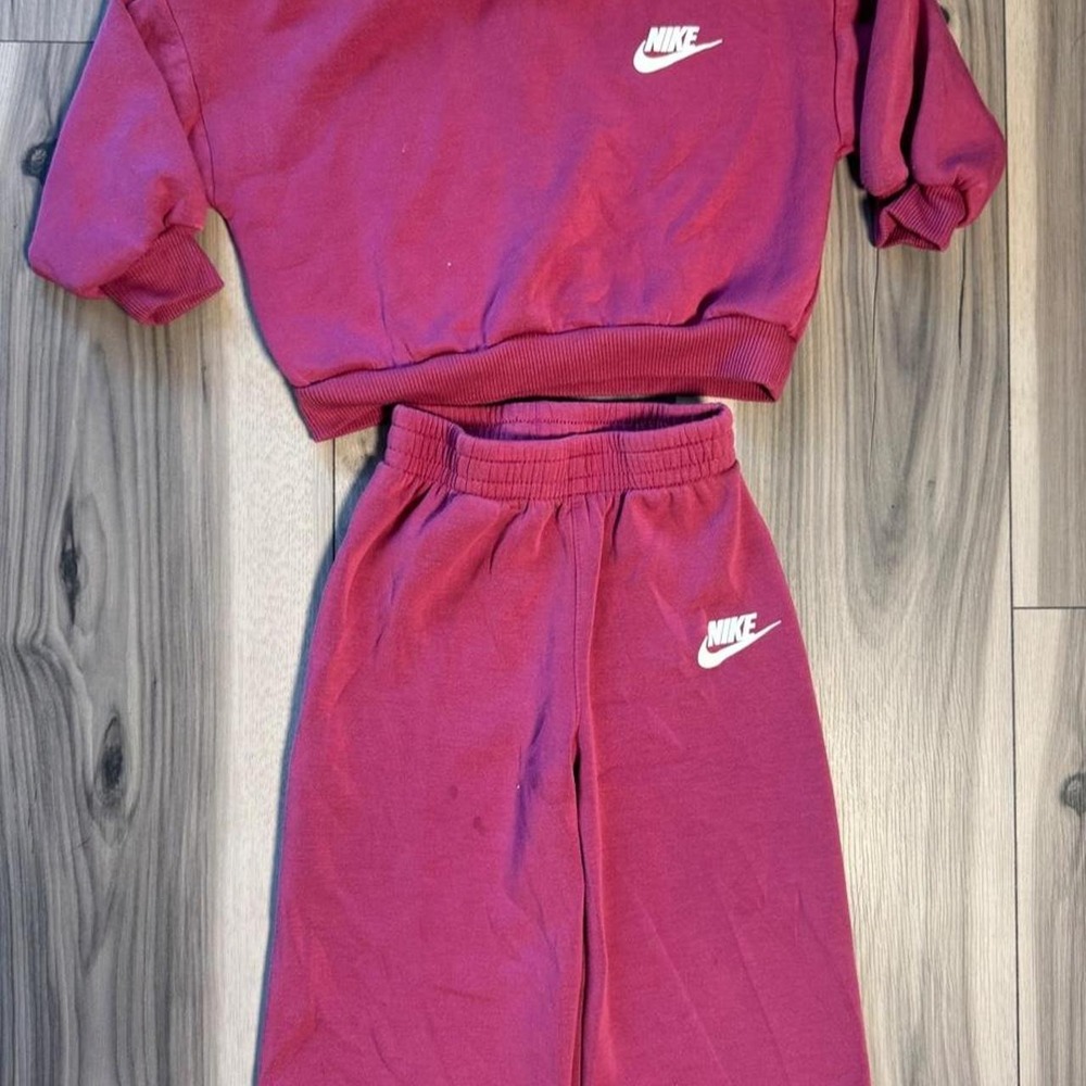 Nike baby jogging suit set, top and matching bottoms, size 8M